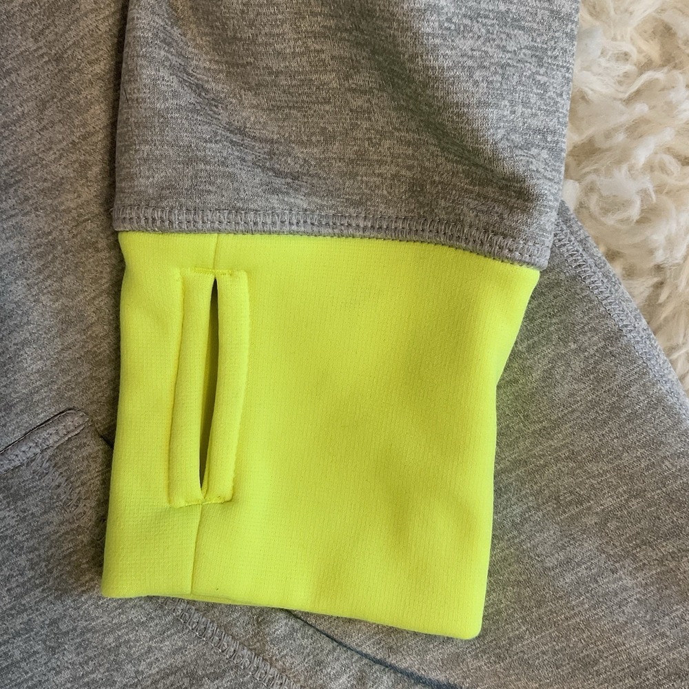 Nike Therma-Fit Hoodie Women Medium Gray Volt Neon Yellow Pullover Swoosh Thumbs - Picture 10 of 10